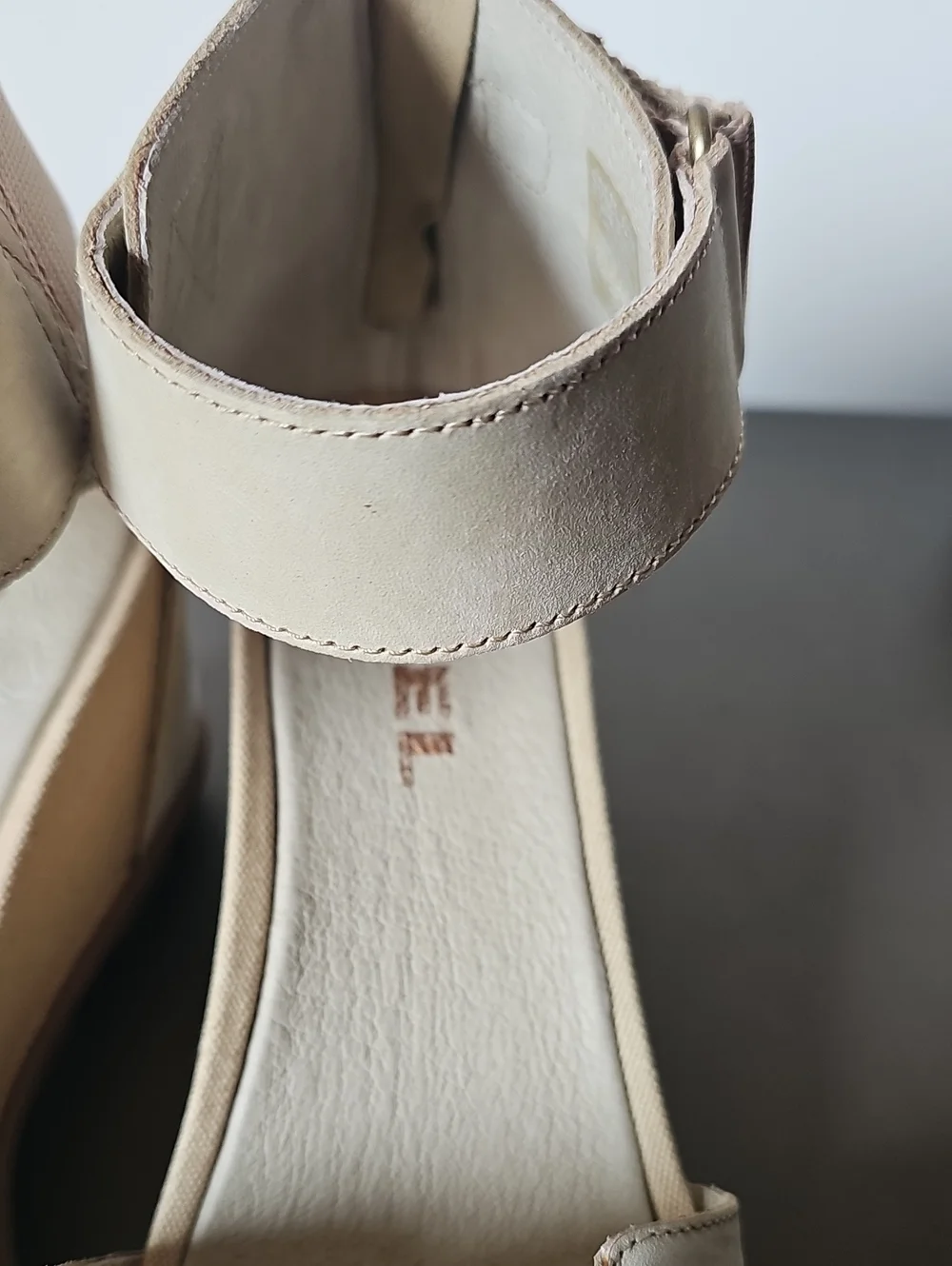 SOREL Women's JOANIE II Velcro Ankle Strap Wedge Zipper Heel Sandal  Size 10